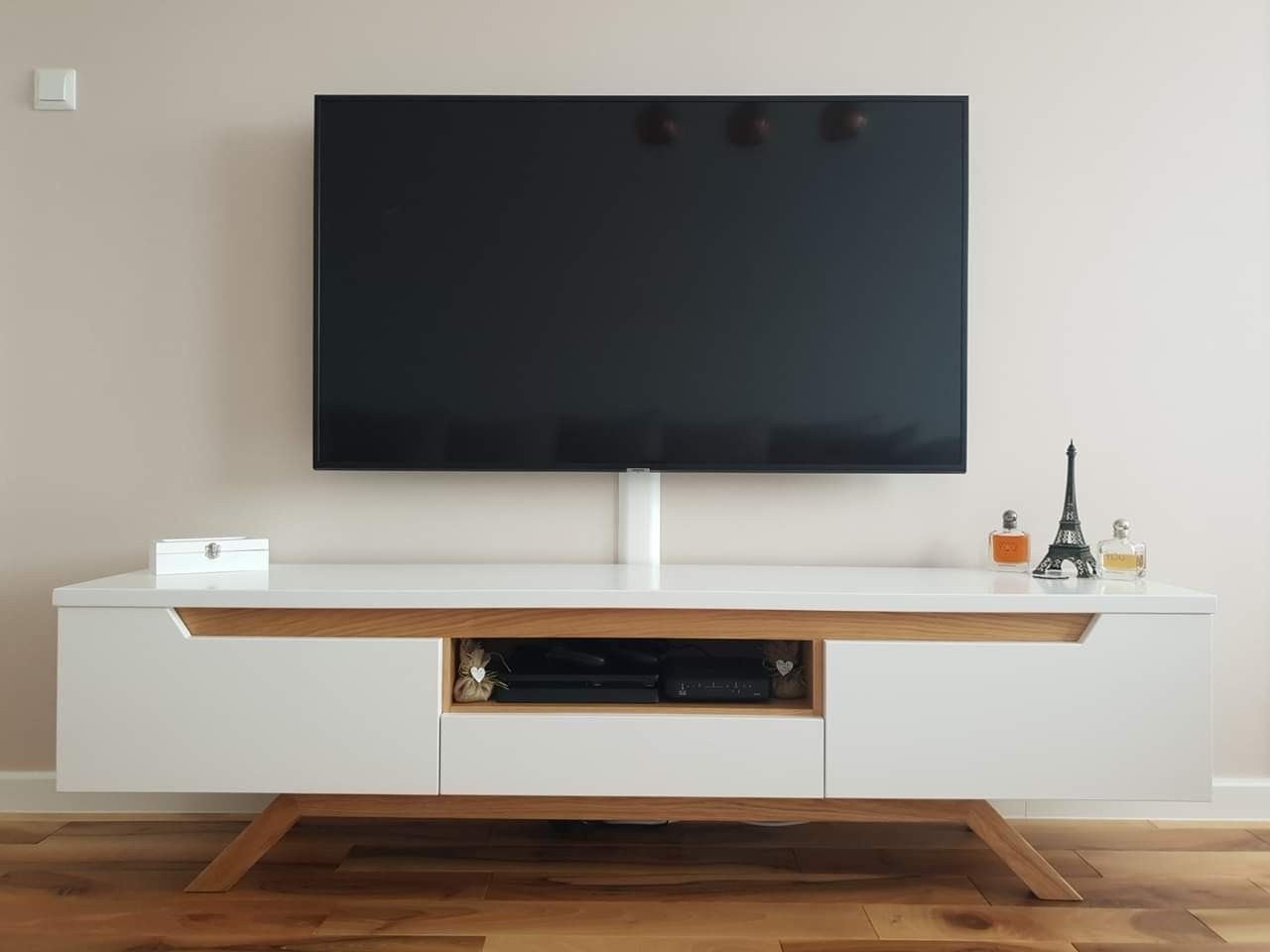 Aureo TV Unit – White & Wood with Doors, Drawer & Open Shelf – 160×40×40cm