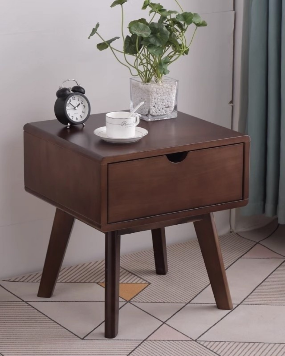 طاولة بجانب السرير لونا من الخشب الداكن - 44 × 40 × 48 سم