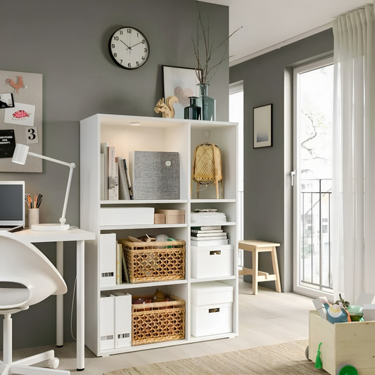 وحدة عرض MDF بيضاء - 140 سم × 37 سم × 95 سم.